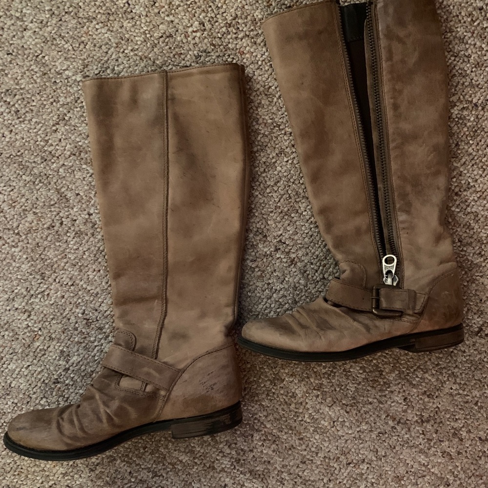 Steve Madden brown boots w/ buckle @ ankle. EUC, 8